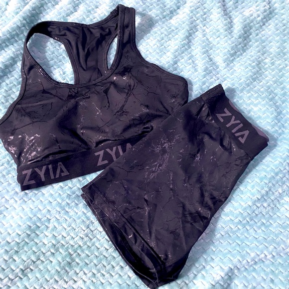 Zyia sports bra and biker shorts set - Picture 1 of 1